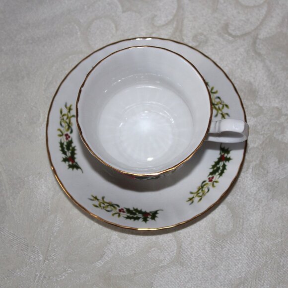 Bluebird Christmas Poinsettia Teacup Set | Yuletide Tea Cup & Saucer | Holly - Picture 5 of 6